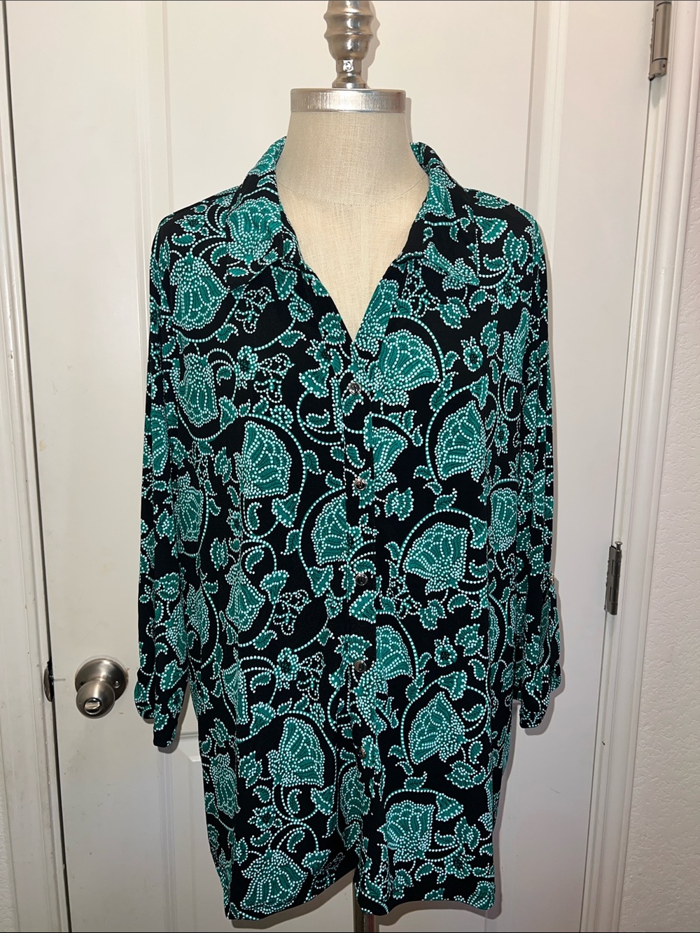 Carolyn Taylor women Black Tunic with Teal Floral Motif 2X